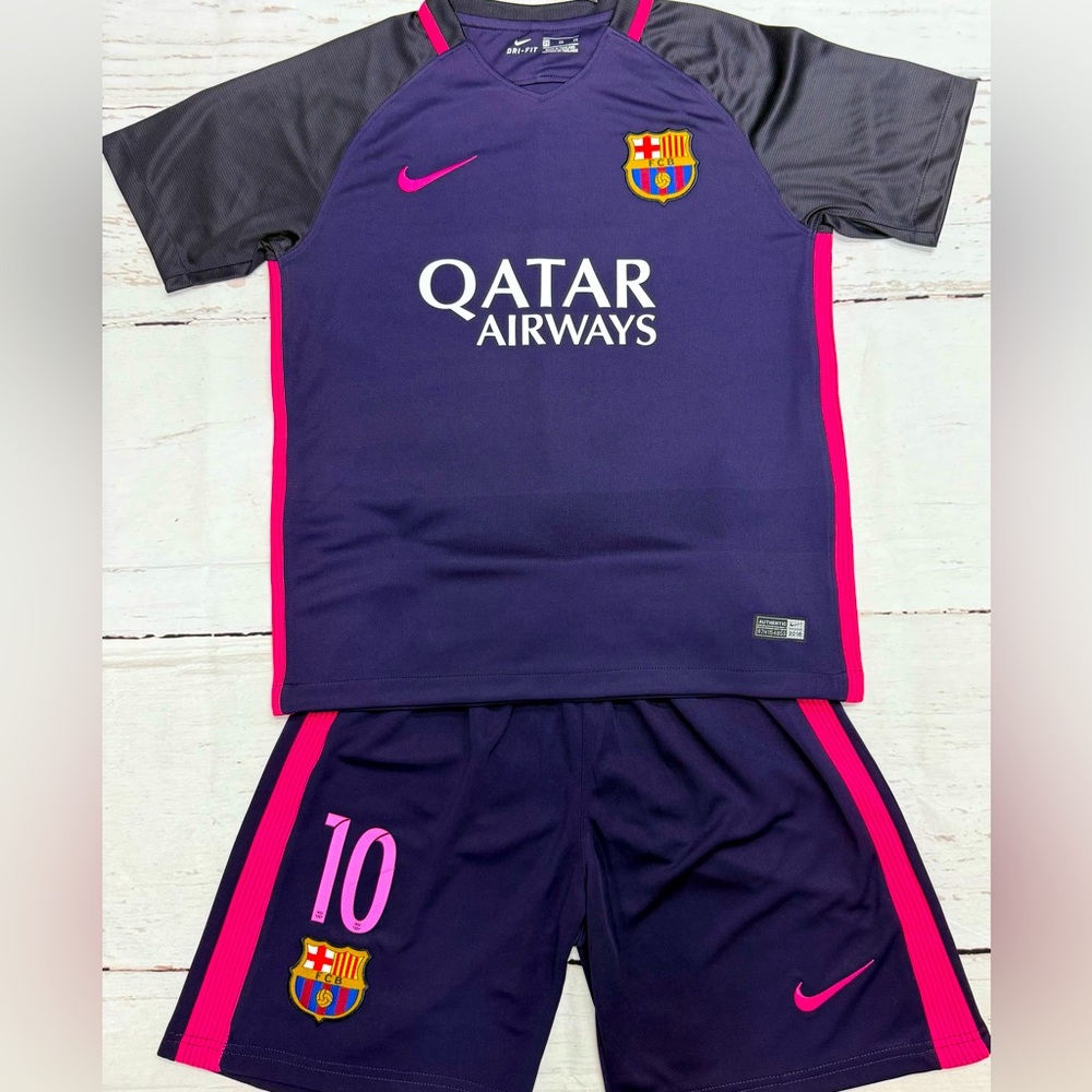YOUTH Messi Retro Jersey Kids Purple Kit (Jersey + Shorts)
LARGE (28) 10-12